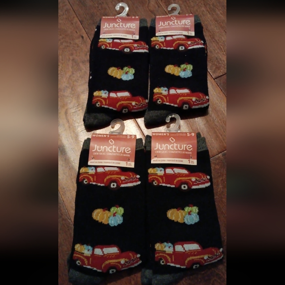 Juncture Women's crew socks lot of 4 size 5-9 NIP red truck with Pumpkins